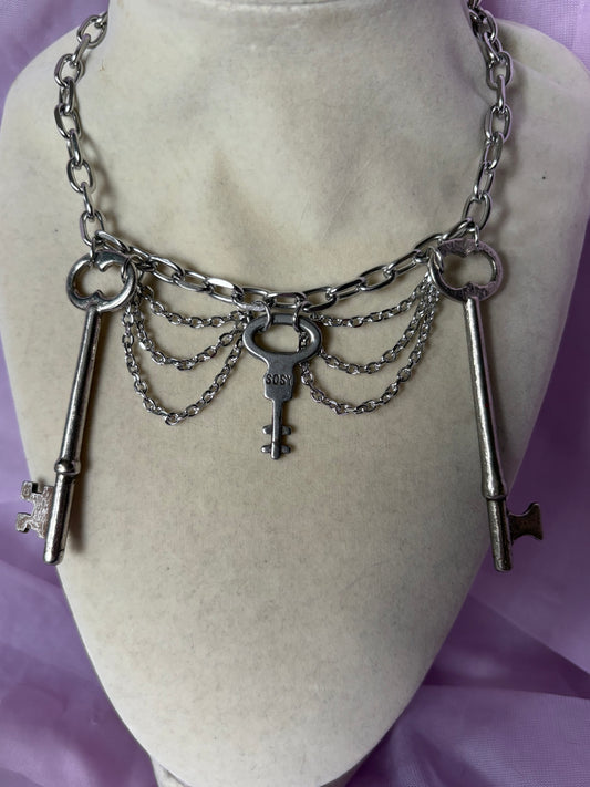 3 Skeleton Key Necklace