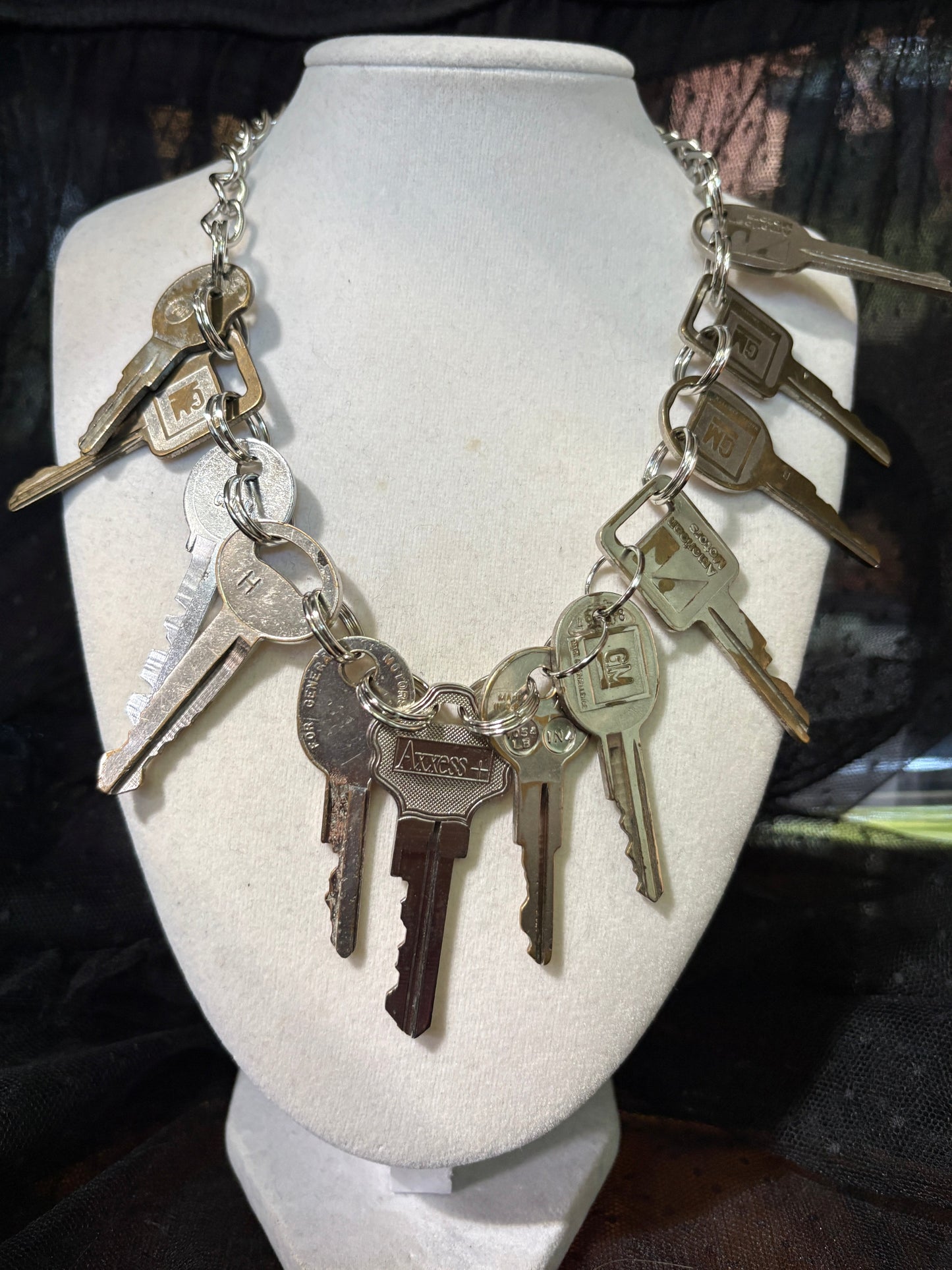 Key necklace/pants chain