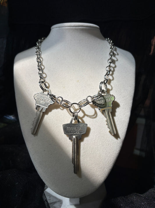 3 key necklace/pants chain